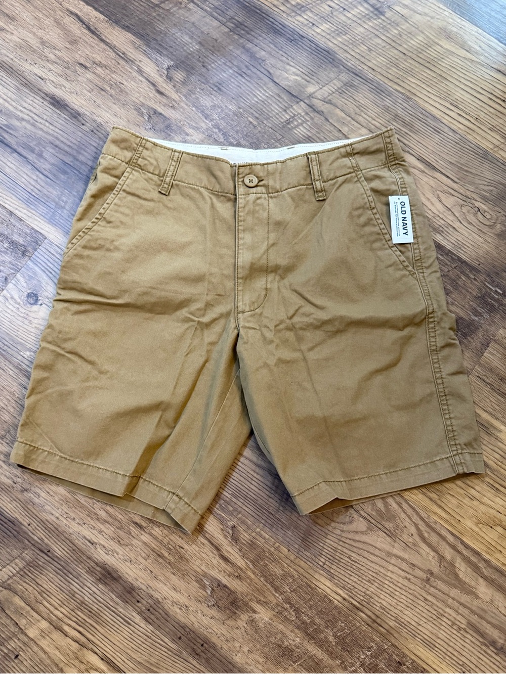 Old Navy Men’s Khaki Flat-Front Cotton Shorts - 31 waist NWT